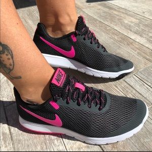 Nike Women’s Flex Experience 9.5